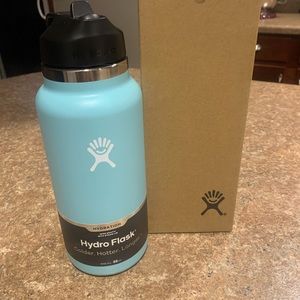 Aqua 32oz Hydroflask